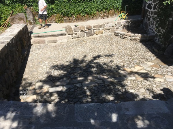 Terrasse pavée à l'ancienne